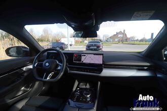 BMW 520I / TOURING / M-SPORT / TREKHK / DRIV PLUS / 20" IMG_6333.jpg