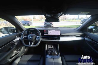 BMW 520I / TOURING / M-SPORT / TREKHK / DRIV PLUS / 20" IMG_6332.jpg