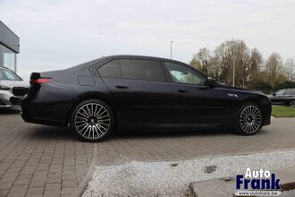 BMW M760E / M-SPORT-PRO / TV / B&W / LOUNGE / DRIV+PARK PRO IMG_8629.jpg