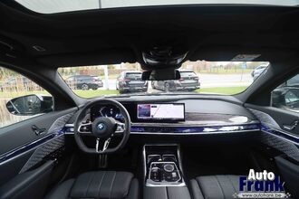 BMW M760E / M-SPORT-PRO / TV / B&W / LOUNGE / DRIV+PARK PRO IMG_8682.jpg