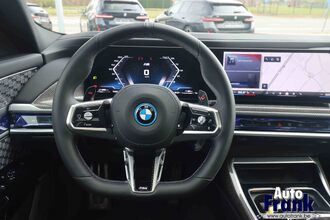 BMW M760E / M-SPORT-PRO / TV / B&W / LOUNGE / DRIV+PARK PRO IMG_8684.jpg