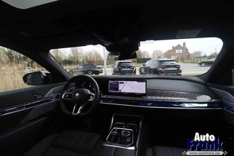 BMW M760E / M-SPORT-PRO / TV / B&W / LOUNGE / DRIV+PARK PRO IMG_8683.jpg