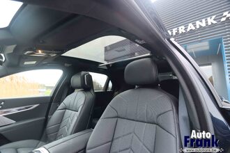 BMW M760E / M-SPORT-PRO / TV / B&W / LOUNGE / DRIV+PARK PRO IMG_8723.jpg