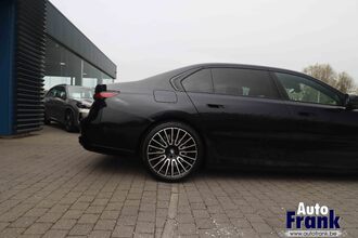 BMW M760E / M-SPORT-PRO / TV / B&W / LOUNGE / DRIV+PARK PRO IMG_8724.jpg