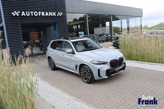 BMW X5 XDRIVE50E / SPORT-PRO / INTGR STR / PANO / TRKH / DASH LEDR / SFT-CLS IMG_1097.jpg