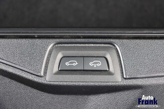 BMW X5 XDRIVE50E / SPORT-PRO / INTGR STR / PANO / TRKH / DASH LEDR / SFT-CLS IMG_1115.jpg