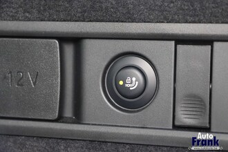 BMW X5 XDRIVE50E / SPORT-PRO / INTGR STR / PANO / TRKH / DASH LEDR / SFT-CLS IMG_1112.jpg