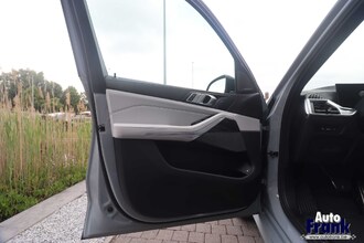 BMW X5 XDRIVE50E / SPORT-PRO / INTGR STR / PANO / TRKH / DASH LEDR / SFT-CLS IMG_1124.jpg