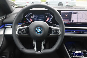 BMW 550E / TOURING / M-SPORT-PRO / PANO / DRIV PRO / ONDERSTEL PRO / INTGR STEER / TREKHK IMG_1549.jpg