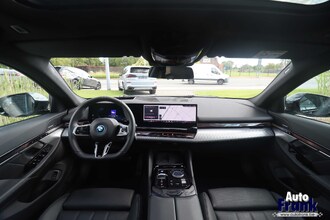 BMW I5 EDRIVE40 / TOURING / M-SPORT / PANO / DRIV+PARK PLUS / H&K IMG_1720.jpg