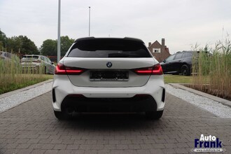 BMW 118I / AUT / SPORT-PRO / H&K / PANO / NAVI PRO / ADAP LED / VERW STUUR+ZTLS IMG_3370.jpg