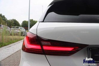 BMW 118I / AUT / SPORT-PRO / H&K / PANO / NAVI PRO / ADAP LED / VERW STUUR+ZTLS IMG_3375.jpg