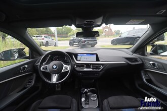 BMW 118I / AUT / SPORT-PRO / H&K / PANO / NAVI PRO / ADAP LED / VERW STUUR+ZTLS IMG_3389.jpg