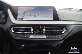 BMW 118I / AUT / SPORT-PRO / H&K / PANO / NAVI PRO / ADAP LED / VERW STUUR+ZTLS IMG_3411.jpg