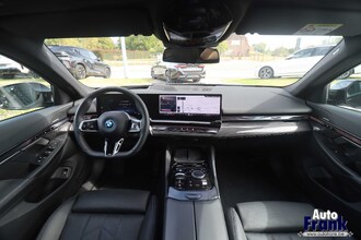 BMW I5 EDRIVE40 / TOUR / SPORT-PRO / 21" / PANO / MEMO / 360CAM / HUD IMG_6509.jpg
