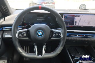 BMW I5 M60 / TOURING / PANO / TREKHK / B&W / HUD / ONDERSTL PRO / INTGRL STR IMG_6594.jpg