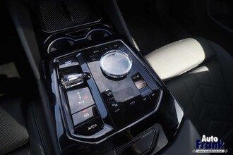 BMW I5 M60 / TOURING / PANO / TREKHK / B&W / HUD / ONDERSTL PRO / INTGRL STR IMG_6638.jpg