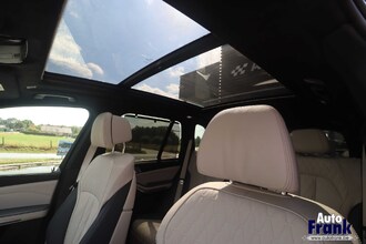 BMW X5 XDRIVE50E / M-SPORT / PANO / DASH LEDER / DRIV + PRK PRO / COMFRTZTL / TREKHK IMG_6938.jpg
