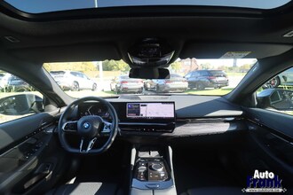 BMW 530E / TOURING / 4X4 / M-SPORT-PRO / PANO / TREKHK / DRIV+PARK PLUS IMG_8782.jpg