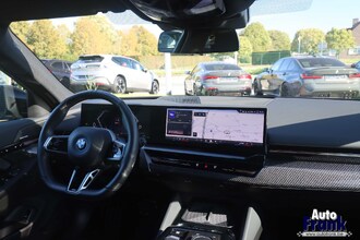BMW 530E / TOURING / 4X4 / M-SPORT-PRO / PANO / TREKHK / DRIV+PARK PLUS IMG_8784.jpg