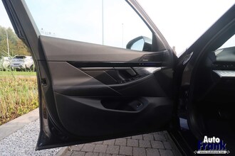 BMW 520I / TOURING / M-SPORT / TREKHK / DRIV PLUS / 20" IMG_9122.jpg