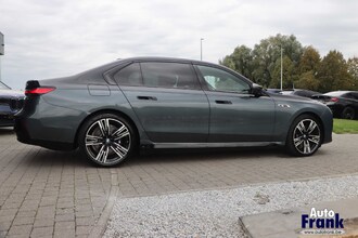 BMW I7 M70 / TV / 2-TONE / INDIV / TV / LOUNGE / KRISTAL / DRIV+PARK PRO / FULL IMG_9266.jpg