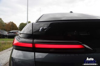 BMW I7 M70 / TV / 2-TONE / INDIV / TV / LOUNGE / KRISTAL / DRIV+PARK PRO / FULL IMG_9283.jpg