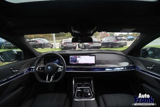 BMW I7 M70 / TV / 2-TONE / INDIV / TV / LOUNGE / KRISTAL / DRIV+PARK PRO / FULL IMG_9325.jpg