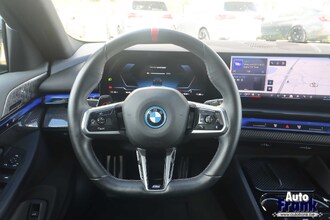 BMW I5 M60 TOURING / FROZEN / PANO / SUSP PRO / TREKHK / COMFORTZTL / DRIV+PARK PRO IMG_9764.jpg