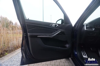 BMW X5 XDRIVE45E / M-SPORT / PANO / SFT-CLS / DASH LEDR / 22" IMG_3384.jpg