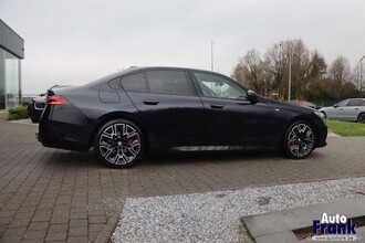 BMW 540D / XDRIVE / M-SPORT-PRO / PANO / TREKHK / DRIV + PARK PRO / B&W IMG_4388.jpg