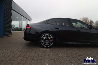BMW 540D / XDRIVE / M-SPORT-PRO / PANO / TREKHK / DRIV + PARK PRO / B&W IMG_4484.jpg